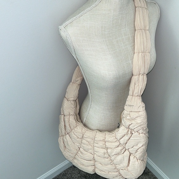 Quilted puffer hobo bag - Picture 3 of 3